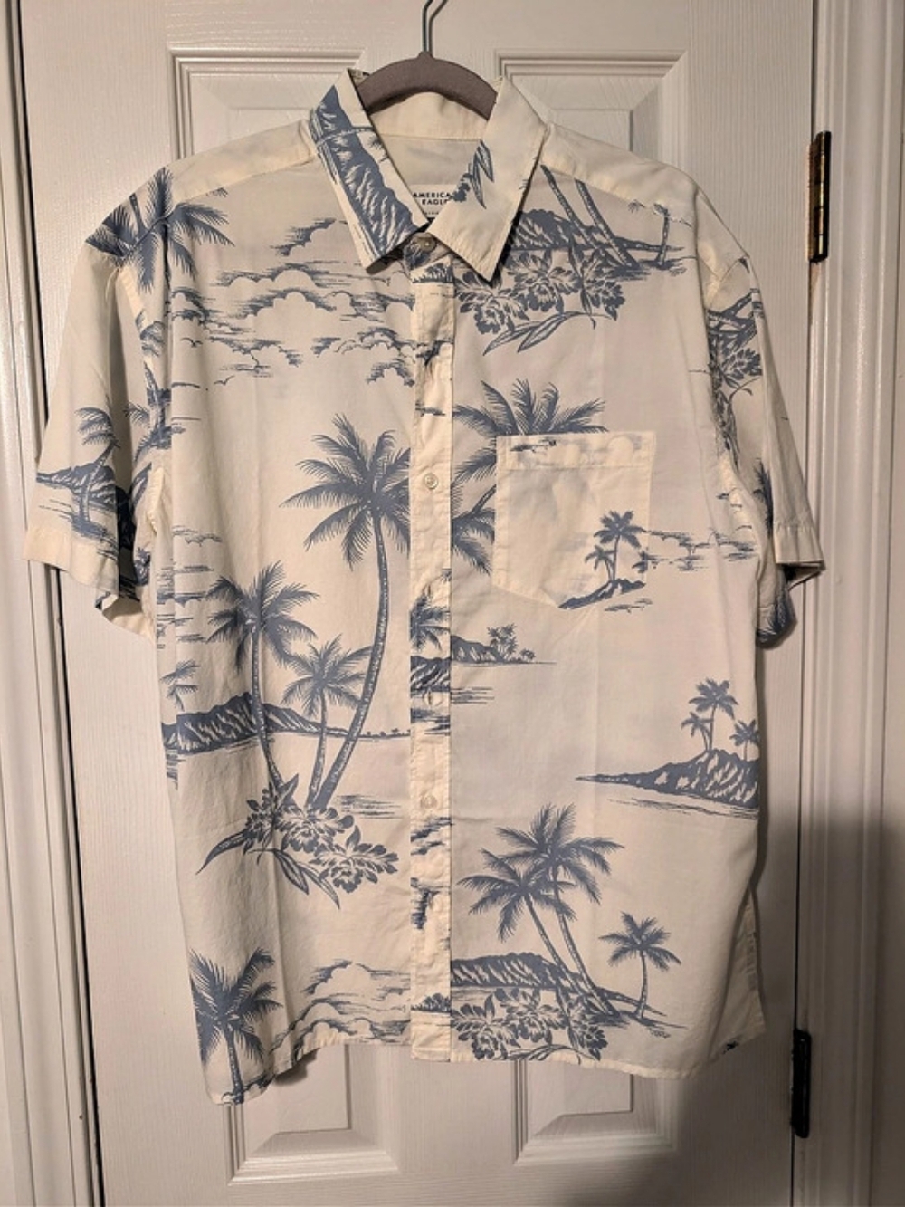 American Eagle Men's Short Sleeve Button Down in White & Blue NWT
